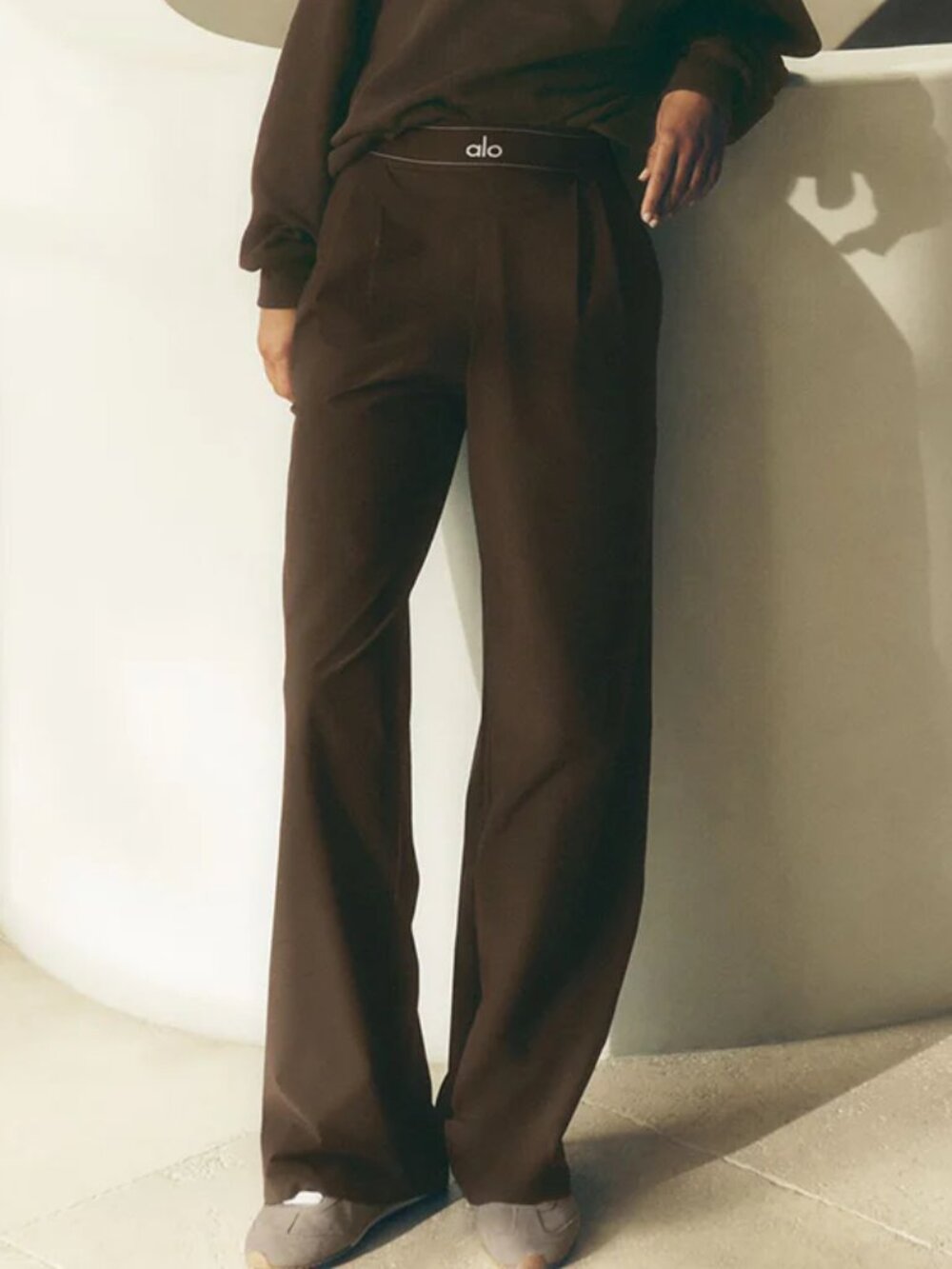 Alo Yoga Suit Up Trouser Espresso Brown Wide Leg Neutral Pants NWT ✨30” Inseam - Picture 8 of 9